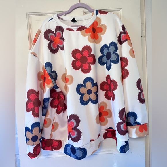 Emery Rose Tops - Emery Rose Floral Print polyester top.